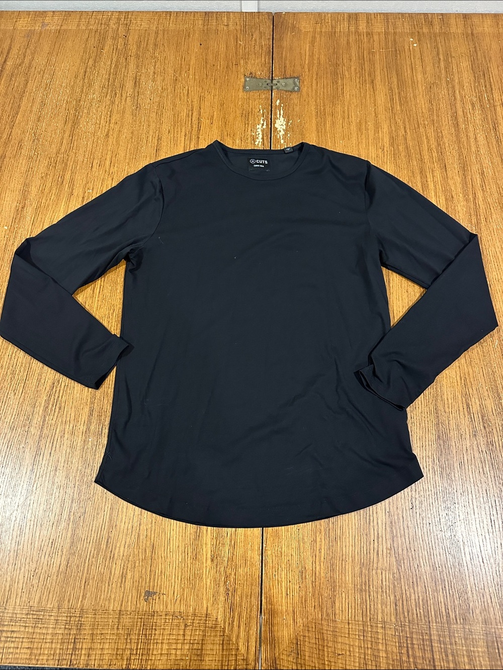 CUTS Men’s Black Curve Long Sleeves